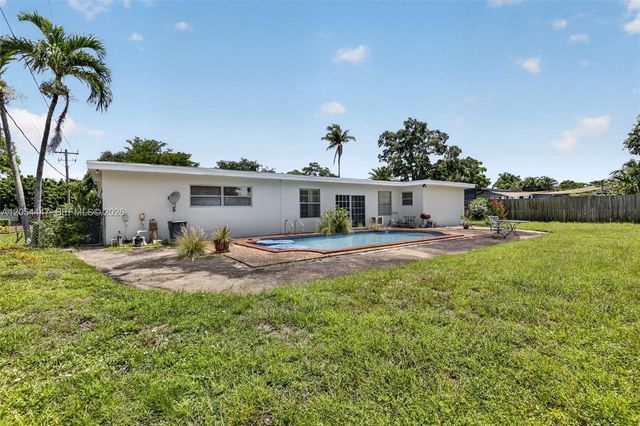 5620 SW 8th Street, Plantation, FL 33317