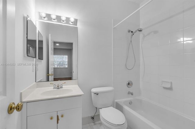 5670 NW 116th Avenue 219, Doral, FL 33178