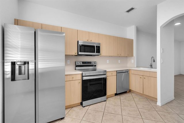 5670 NW 116th Avenue 219, Doral, FL 33178
