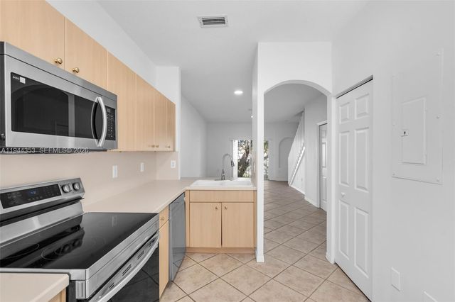 5670 NW 116th Avenue 219, Doral, FL 33178