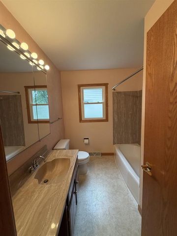 4509 Bunker Hill Lane, Madison, WI 53704