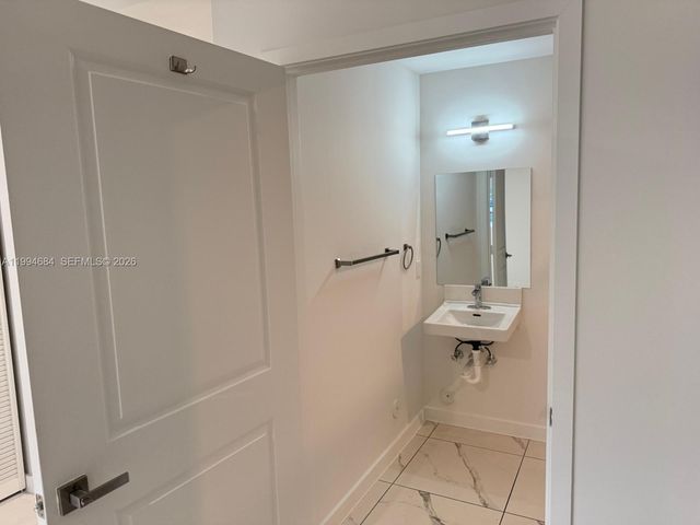 420 SW 7th Ave 103, Miami, FL 33130