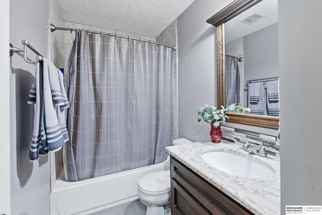 14073 Monroe Circle, Omaha, NE 68137