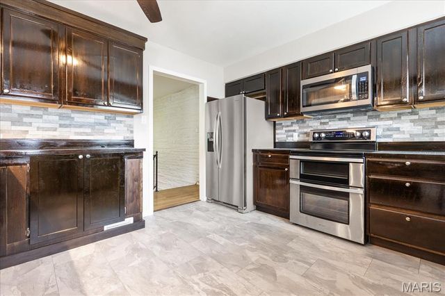 8 Canterbury Court, St Charles, MO 63301