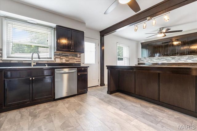 8 Canterbury Court, St Charles, MO 63301