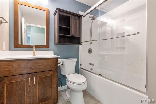 8 Canterbury Court, St Charles, MO 63301