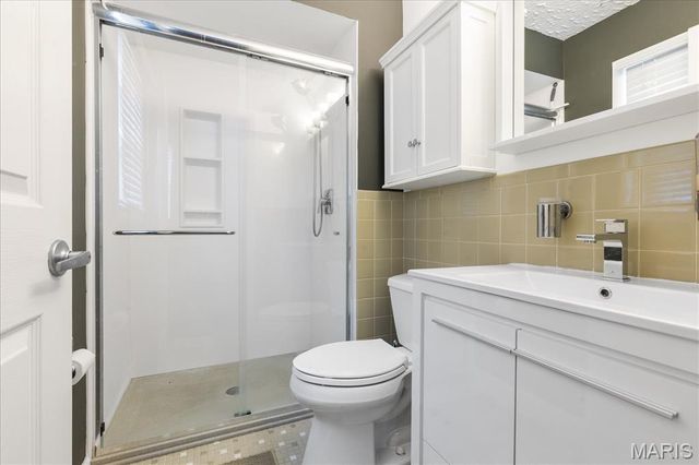 8 Canterbury Court, St Charles, MO 63301