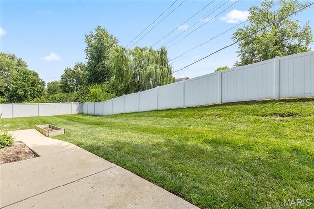 8 Canterbury Court, St Charles, MO 63301