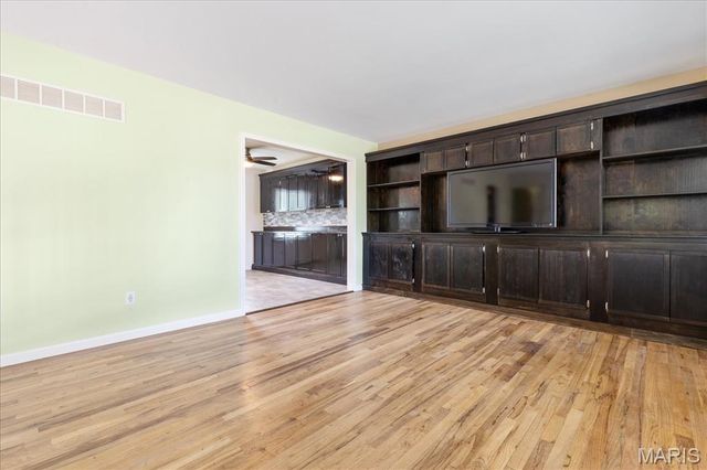 8 Canterbury Court, St Charles, MO 63301