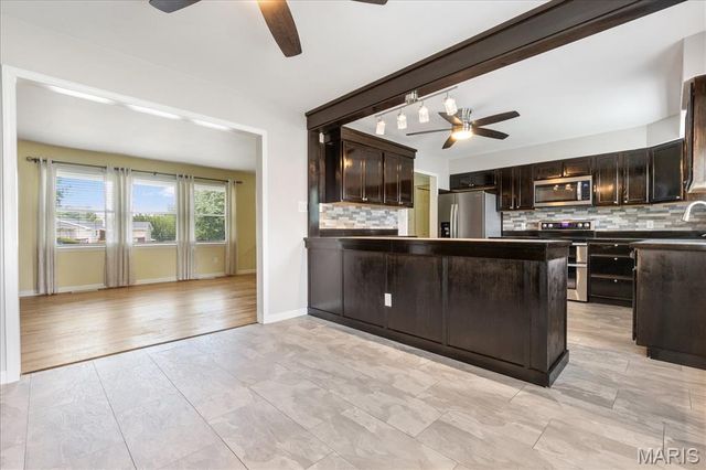 8 Canterbury Court, St Charles, MO 63301