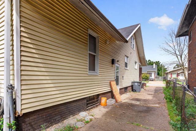 1041 E Blackford Avenue, Evansville, IN 47714