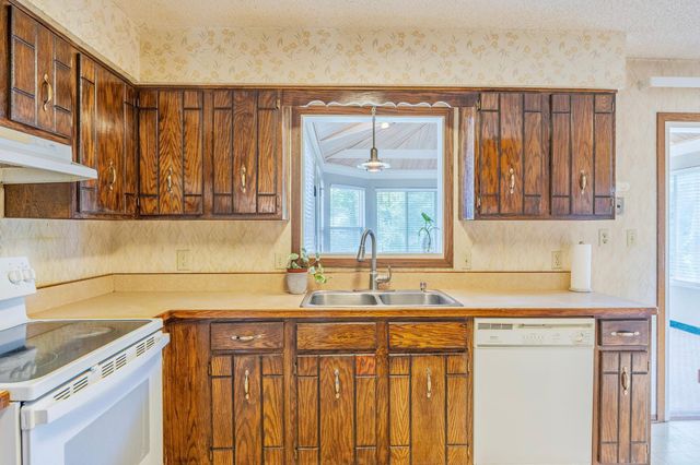 1630 Camelot Lane NE, Fridley, MN 55432