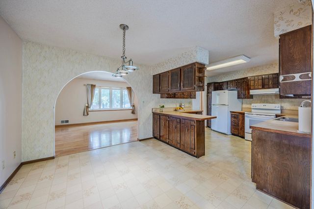 1630 Camelot Lane NE, Fridley, MN 55432