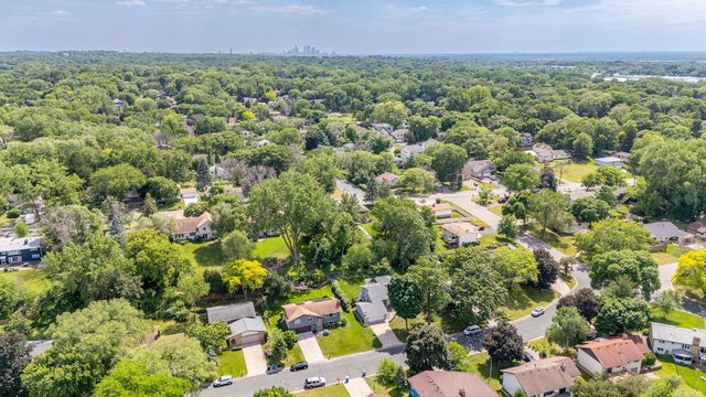 1630 Camelot Lane NE, Fridley, MN 55432