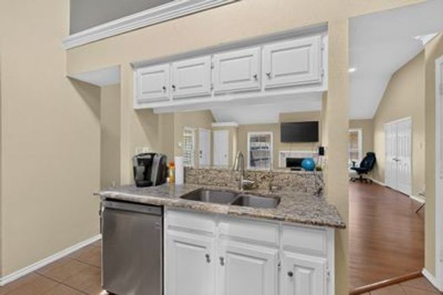 1157 Meadow Park Lane, Grand Prairie, TX 75052