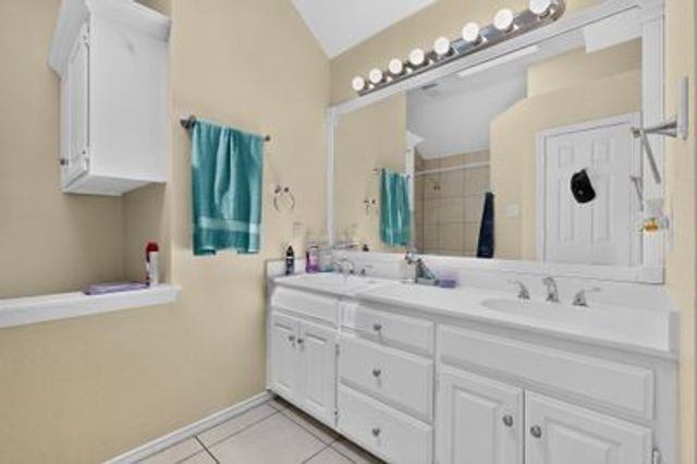 1157 Meadow Park Lane, Grand Prairie, TX 75052