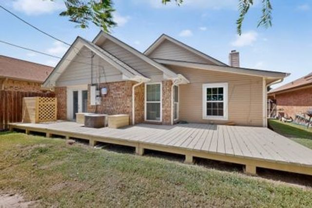 1157 Meadow Park Lane, Grand Prairie, TX 75052