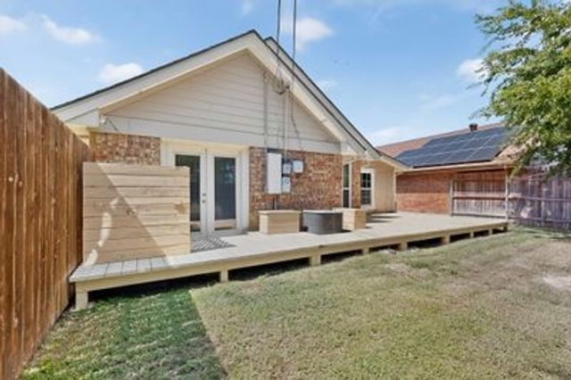 1157 Meadow Park Lane, Grand Prairie, TX 75052