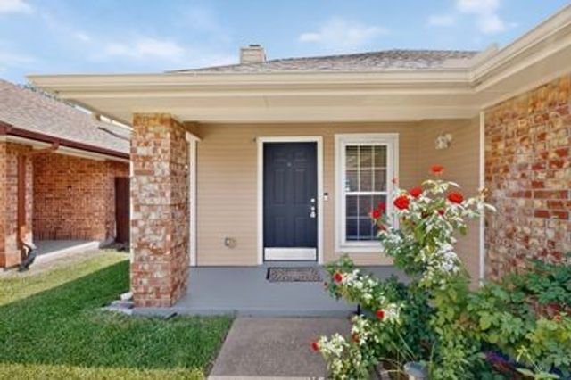 1157 Meadow Park Lane, Grand Prairie, TX 75052