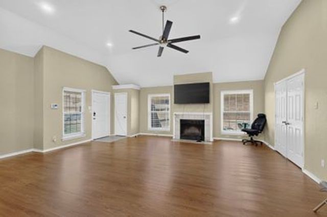 1157 Meadow Park Lane, Grand Prairie, TX 75052