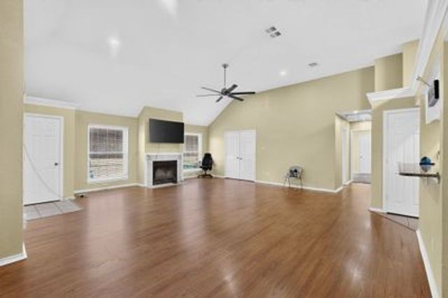 1157 Meadow Park Lane, Grand Prairie, TX 75052