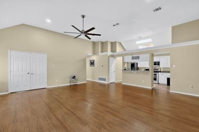 1157 Meadow Park Lane, Grand Prairie, TX 75052