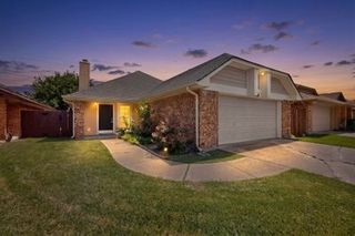 1157 Meadow Park Lane, Grand Prairie, TX 75052