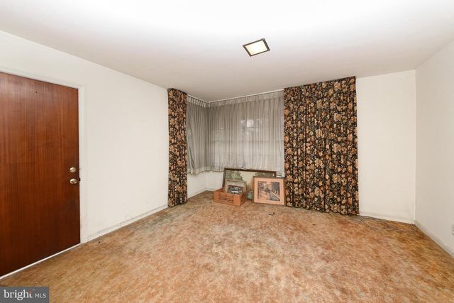 1 SUNNYSIDE LN, Yardley, PA 19067