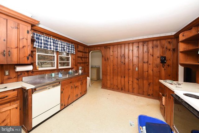 1 SUNNYSIDE LN, Yardley, PA 19067