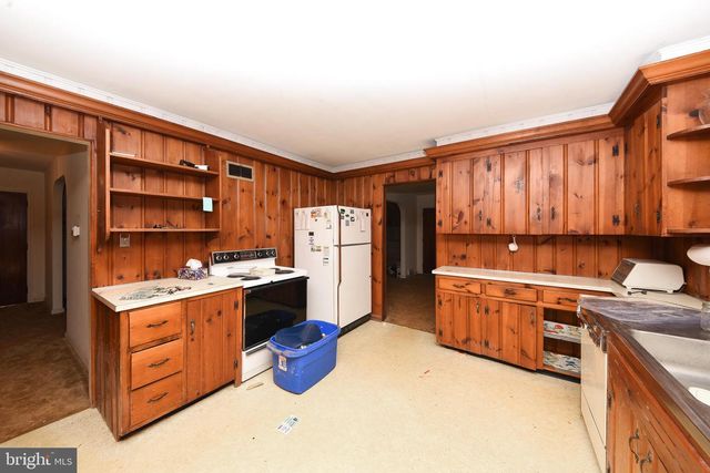 1 SUNNYSIDE LN, Yardley, PA 19067