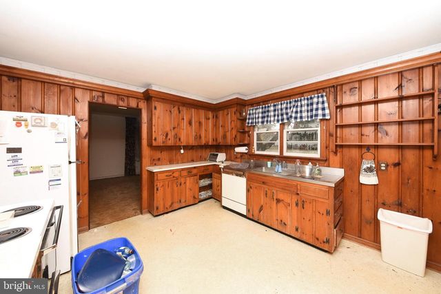 1 SUNNYSIDE LN, Yardley, PA 19067