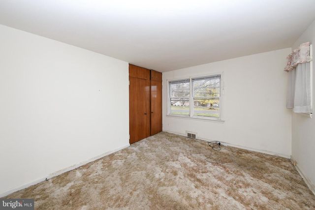 1 SUNNYSIDE LN, Yardley, PA 19067