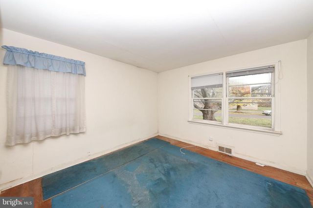 1 SUNNYSIDE LN, Yardley, PA 19067