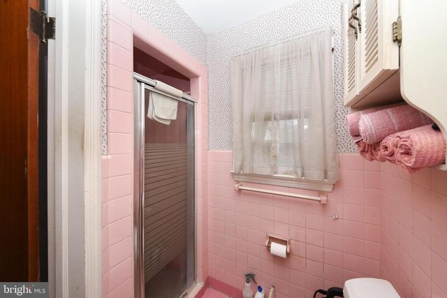 1 SUNNYSIDE LN, Yardley, PA 19067