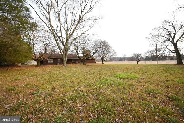 1 SUNNYSIDE LN, Yardley, PA 19067