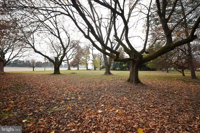 1 SUNNYSIDE LN, Yardley, PA 19067