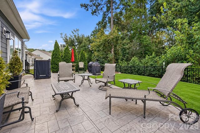 317 Picasso Trail, Mount Holly, NC 28120