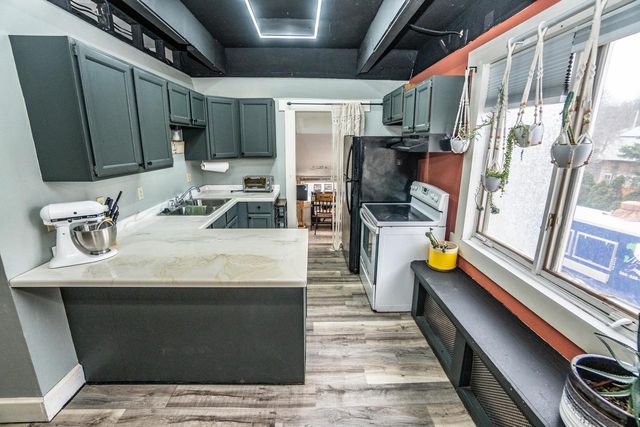 308 Kettle Moraine DRIVE S, Slinger, WI 53086