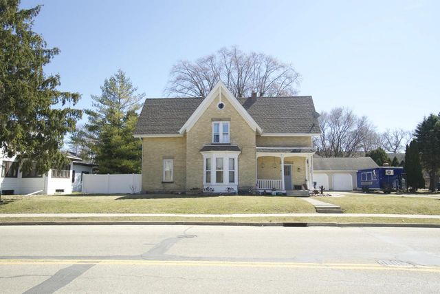 308 Kettle Moraine DRIVE S, Slinger, WI 53086