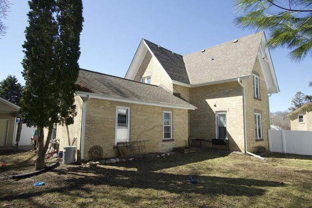 308 Kettle Moraine DRIVE S, Slinger, WI 53086