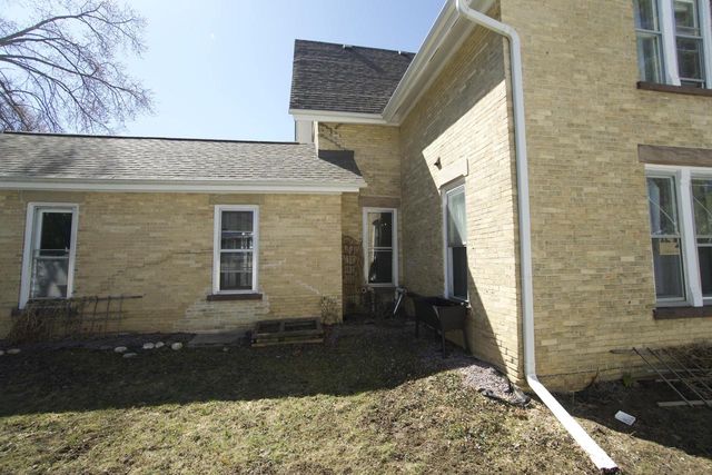 308 Kettle Moraine DRIVE S, Slinger, WI 53086