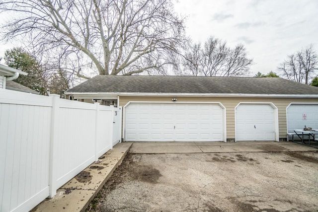 308 Kettle Moraine DRIVE S, Slinger, WI 53086