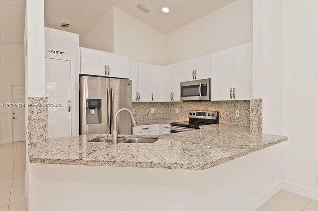 889 Sand Creek Circle, Weston, FL 33327