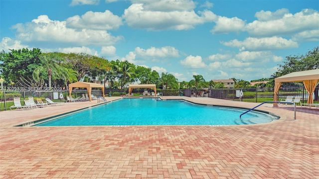 889 Sand Creek Circle, Weston, FL 33327
