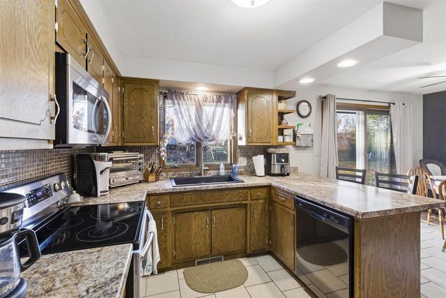 533 CAROL LYNN DRIVE, Little Chute, WI 54140