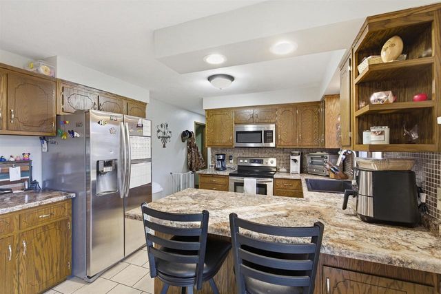 533 CAROL LYNN DRIVE, Little Chute, WI 54140