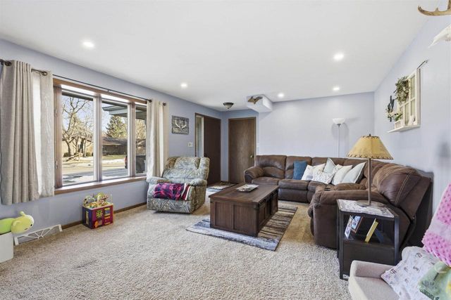 533 CAROL LYNN DRIVE, Little Chute, WI 54140