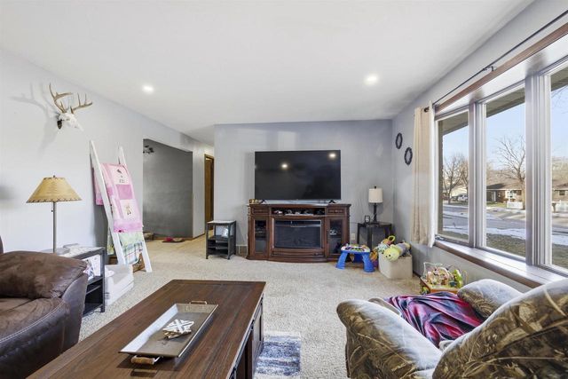 533 CAROL LYNN DRIVE, Little Chute, WI 54140