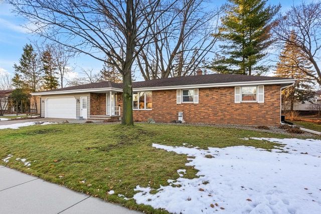 533 CAROL LYNN DRIVE, Little Chute, WI 54140