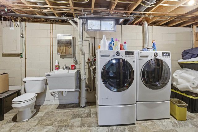 533 CAROL LYNN DRIVE, Little Chute, WI 54140